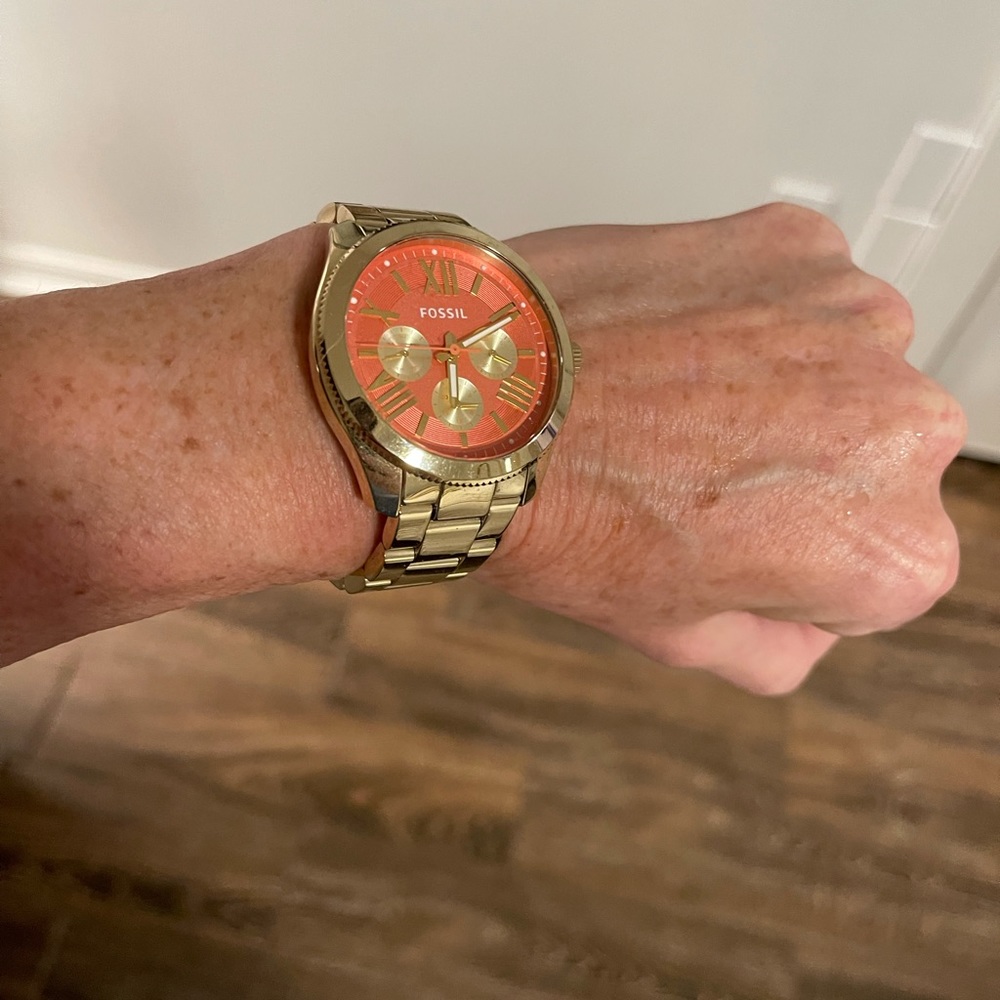 Fossil watch gold and peach amazing